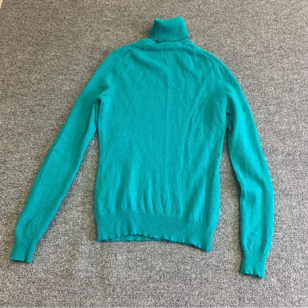 100% Cashmere Turtleneck Sweater - Picture 4 of 6